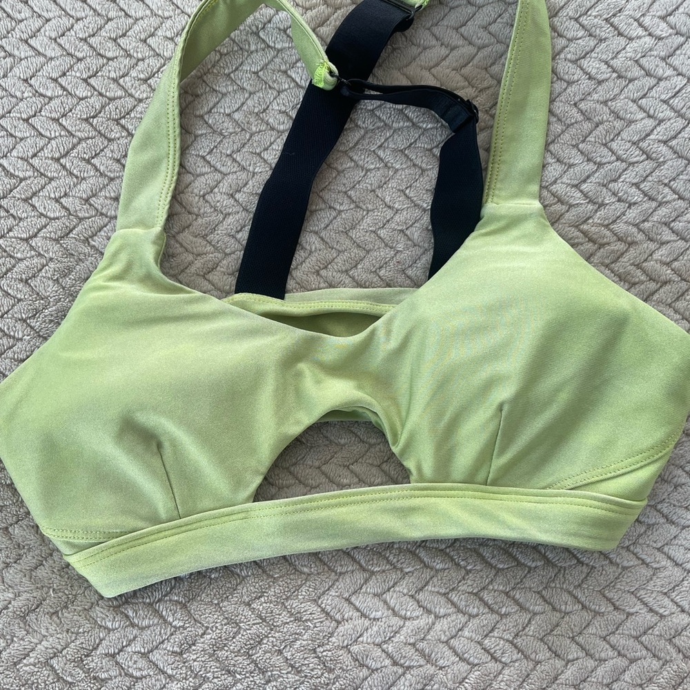 ✨ Bombshell Sportswear Yellow and Black Sports Bra with Black Straps ✨